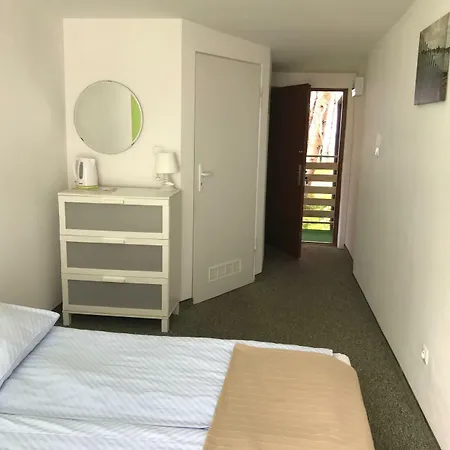 Plaza Park 德兹维济诺